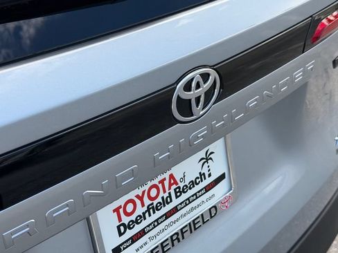 Certified 2024 Toyota Grand Highlander FWD image 16