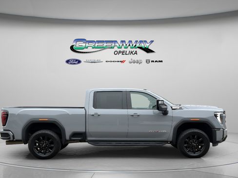 Used 2025 GMC Sierra 2500 AT4 image 2