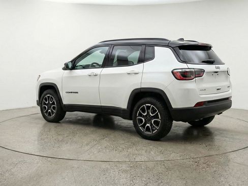 Used 2025 Jeep Compass Trailhawk AWD/4WD image 6