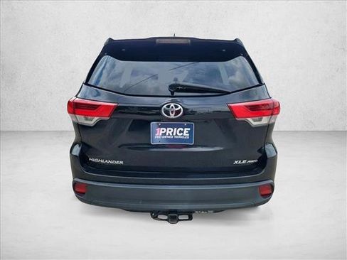 Used 2019 Toyota Highlander XLE image 6