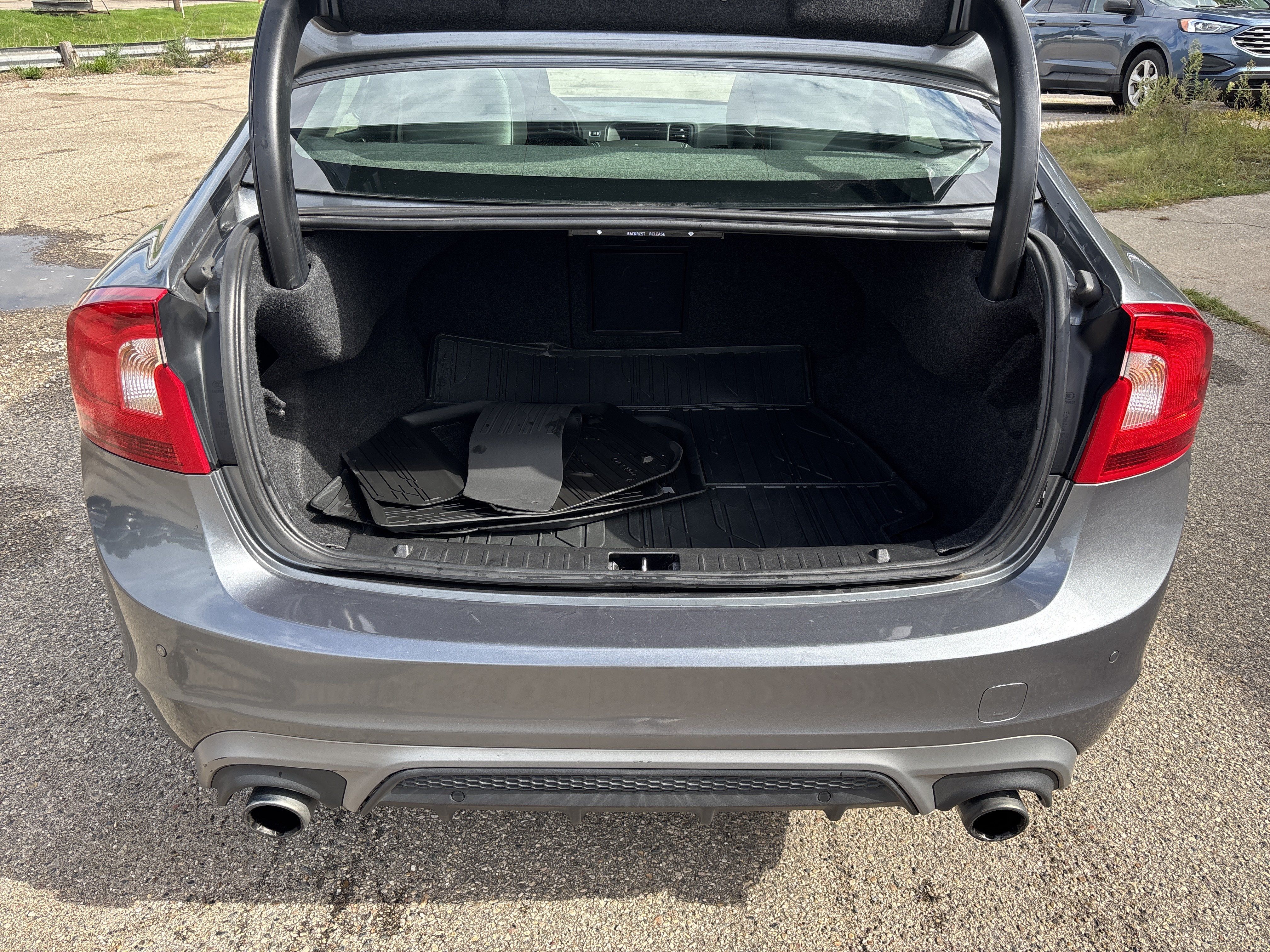 Used 2018 Volvo S60 T5 Dynamic w/ Vision Package FWD image 8