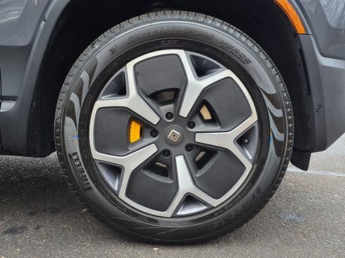 Used 2024 Rivian R1S Adventure image 77