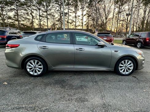 Used 2018 Kia Optima LX w/ 17" Alloy Wheels Package image 8