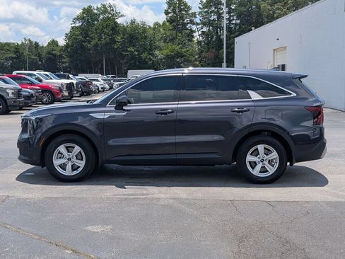 Used 2025 Kia Sorento LX FWD image 5