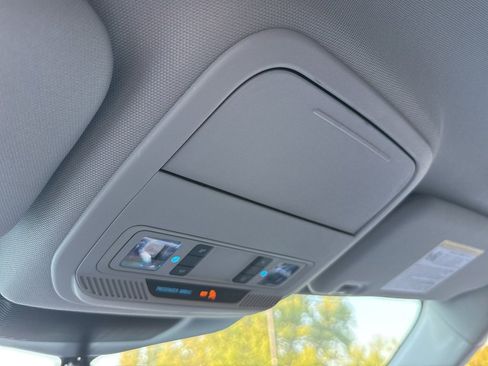 Used 2021 Ford Explorer XLT w/ Equipment Group 202A image 12