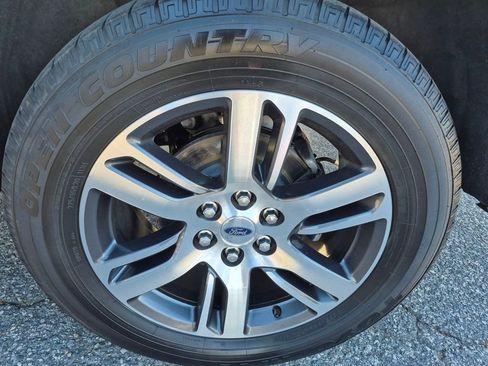 Used 2024 Ford Expedition Limited image 9