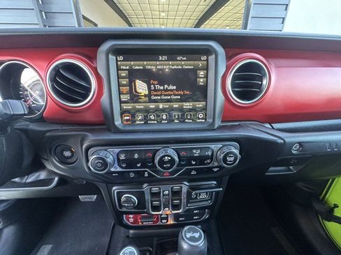 Used 2021 Jeep Wrangler Unlimited Rubicon w/ Xtreme Recon 35" Tire Package image 17