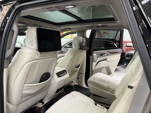 Used 2023 Cadillac Escalade Sport Platinum image 14