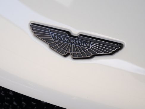 Used 2022 Aston Martin DBS Superleggera Volante RWD image 40