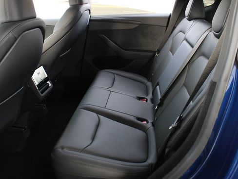 Used 2026 Tesla Model Y Long Range AWD/4WD image 17