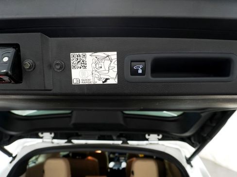 Used 2021 Toyota Sienna Limited image 10