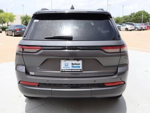 Used 2024 Jeep Grand Cherokee Altitude RWD image 7