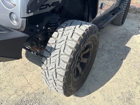 Used 2015 Jeep Wrangler Unlimited Rubicon w/ Connectivity Group AWD/4WD image 3