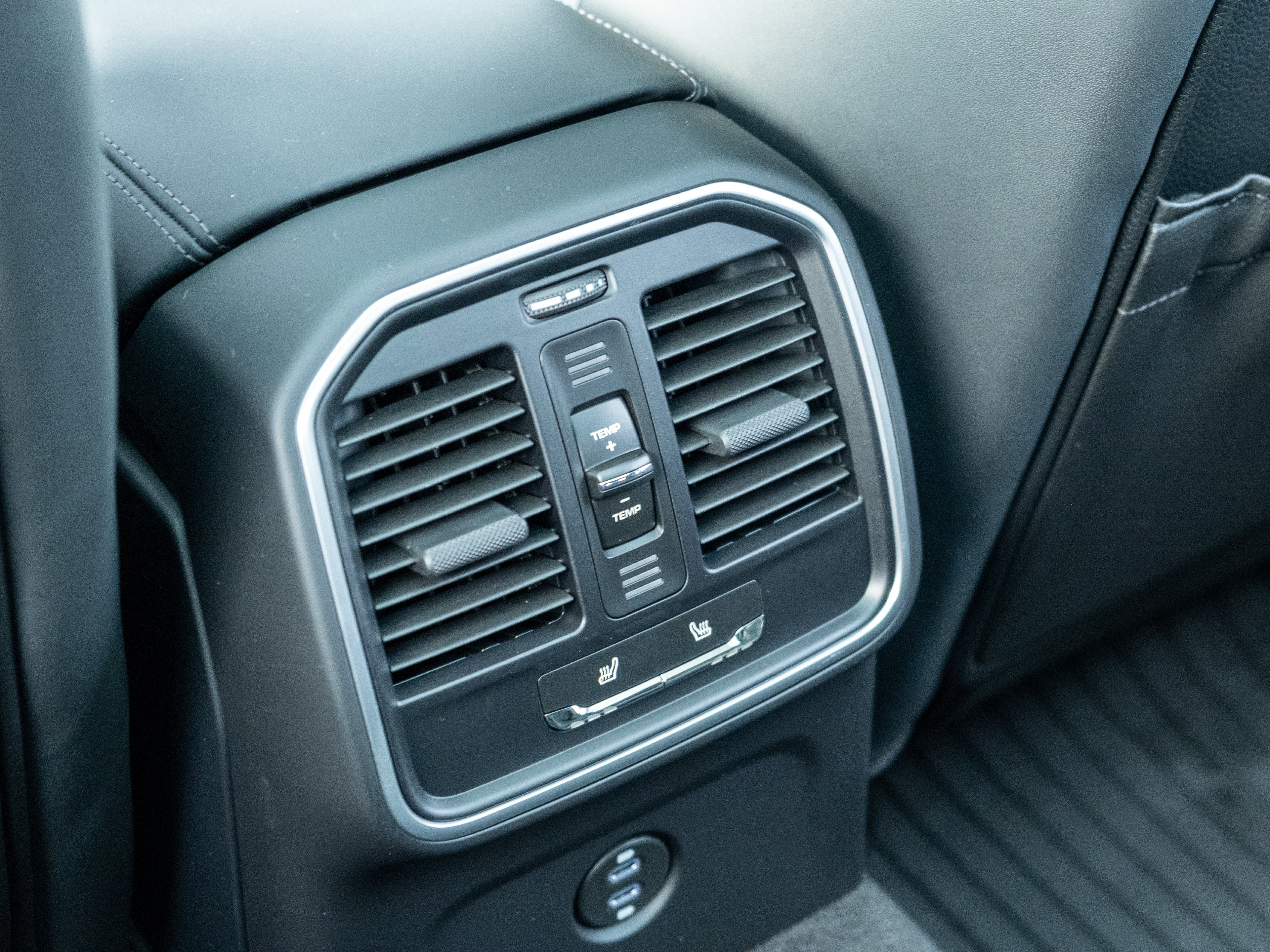 Certified 2026 Porsche Macan AWD/4WD image 37