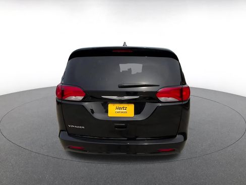 Used 2024 Chrysler Voyager LX FWD image 12
