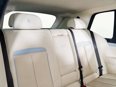 Used 2023 Rolls-Royce Cullinan Black Badge image 29