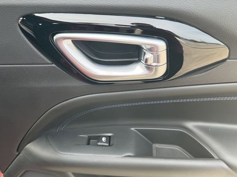 New 2026 Jeep Compass Latitude AWD/4WD image 32