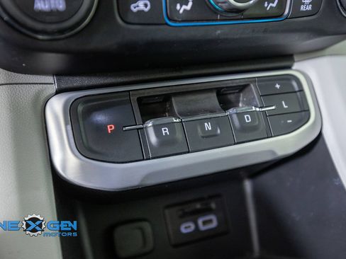 Used 2020 GMC Acadia SLT w/ LPO, Cargo Package AWD/4WD image 25