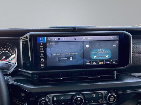 Certified 2025 Jeep Wrangler Unlimited Rubicon w/ Convenience Group AWD/4WD image 10