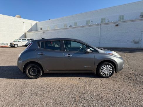 Used 2015 Nissan Leaf S image 4
