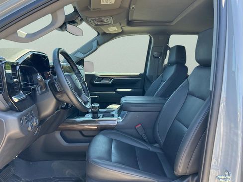 Used 2024 Chevrolet Silverado 1500 LT Trail Boss w/ LT Trail Boss Premium Package AWD/4WD image 9