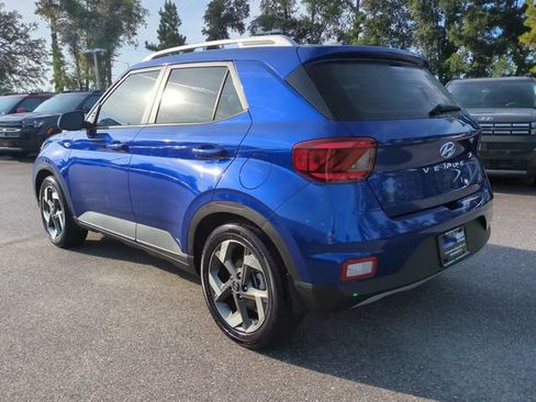 Certified 2023 Hyundai Venue SEL FWD image 6