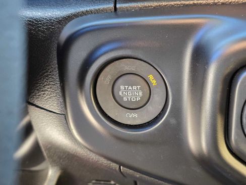 Used 2023 Jeep Gladiator Sport AWD/4WD image 34