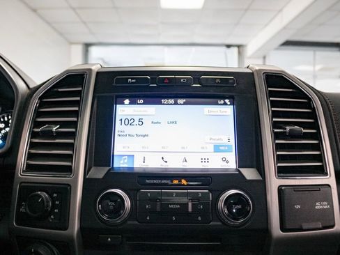 Used 2018 Ford F150 Platinum w/ Equipment Group 701A Luxury image 17