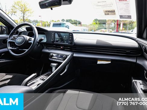 Used 2025 Hyundai Elantra Sport image 29