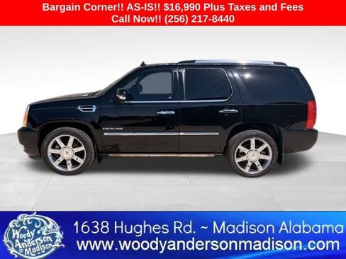 Used 2014 Cadillac Escalade Luxury image 2