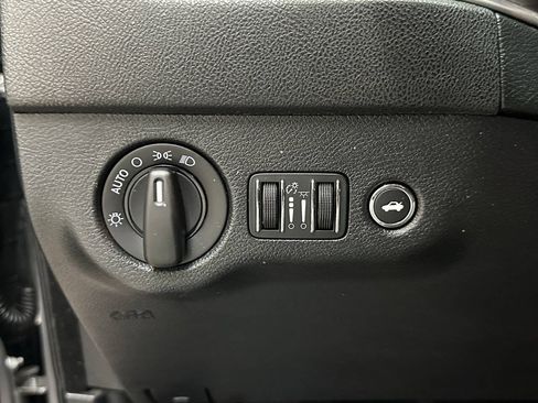 Used 2015 Dodge Charger SE RWD image 25