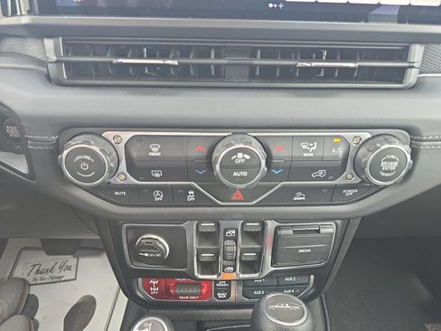Used 2026 Jeep Gladiator Rubicon AWD/4WD image 31