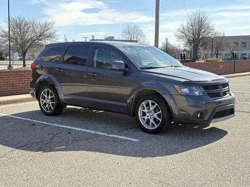 Used 2015 Dodge Journey R/T w/ Flexible Seating Group image 4