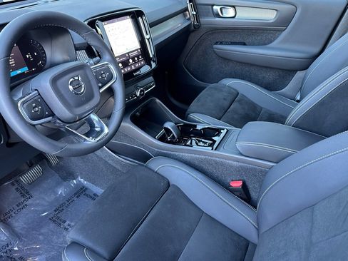 Used 2023 Volvo XC40 B5 Plus w/ Protection Package Premier AWD/4WD image 9