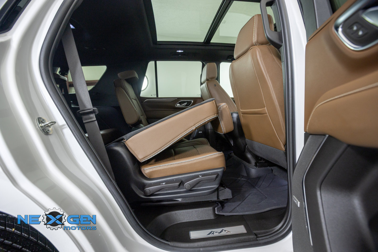 Used 2023 Chevrolet Tahoe High Country AWD/4WD image 40