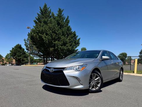 Used 2016 Toyota Camry SE FWD image 1
