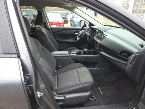Used 2024 Nissan Rogue SV image 32