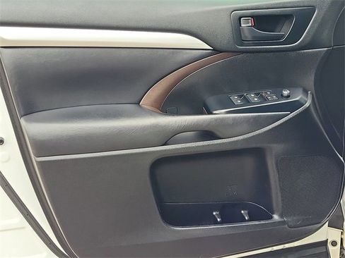 Used 2018 Toyota Highlander Plus image 20
