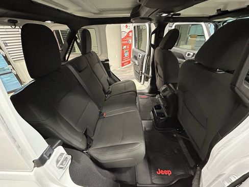 Used 2018 Jeep Wrangler Unlimited Sahara AWD/4WD image 41