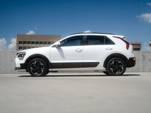 Used 2023 Kia Niro Wind FWD image 9