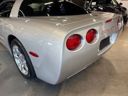 Used 2004 Chevrolet Corvette Coupe w/ Preferred Equipment Group image 23