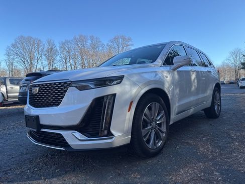 Used 2023 Cadillac XT6 Premium Luxury image 1