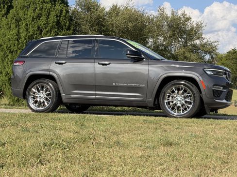 Used 2022 Jeep Grand Cherokee Summit w/ Luxury Tech Group V AWD/4WD image 4