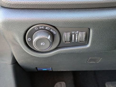 New 2026 Chrysler Pacifica Select w/ S Appearance Package FWD image 13