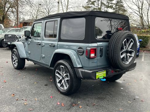 Used 2024 Jeep Wrangler Unlimited image 3