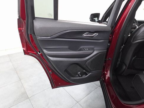 New 2025 Jeep Grand Cherokee Altitude image 22