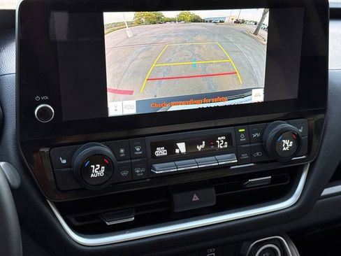 Used 2025 Toyota Grand Highlander AWD image 25