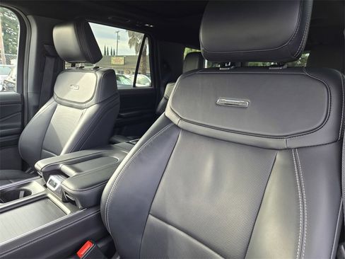 Used 2025 Ford Expedition Platinum w/ Stealth Appearance Package image 17