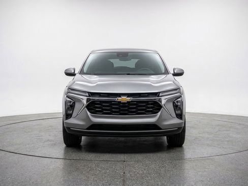 Used 2025 Chevrolet Blazer LT image 2