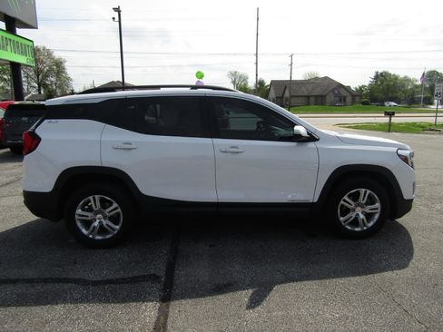 Used 2019 GMC Terrain SLE w/ Driver Convenience Package FWD image 9